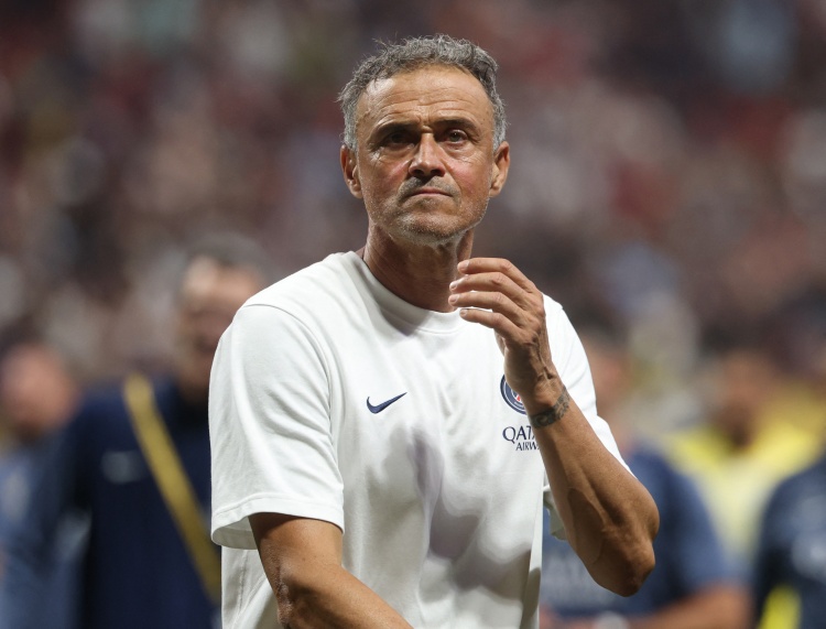 罗马诺：恩里克目前完全专注于巴黎，他并没有与切尔西和曼联接触