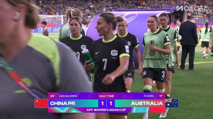 热议女足半场：逼压打法让对面很不舒服；澳大利亚的防守并不好