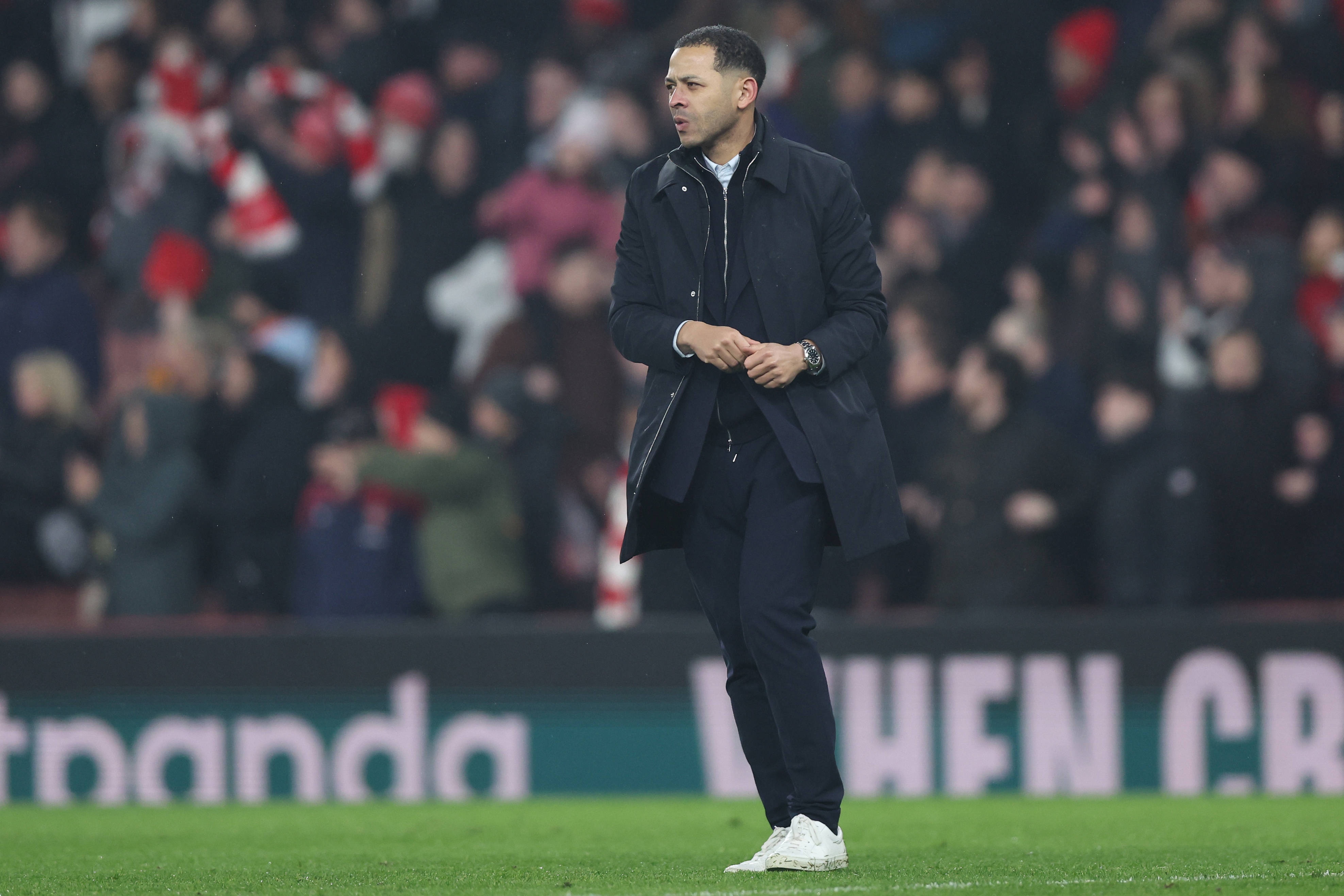 大比分落后！罗塞尼尔连换三人，切尔西球迷报以嘘声