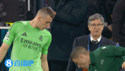 受伤离场，库尔图瓦生涯第二次在欧冠被换下场，为皇马门将最多