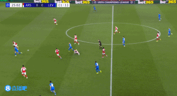 关键一断！格里马尔多禁区绝佳位置眼看要起脚，被因卡皮耶破坏