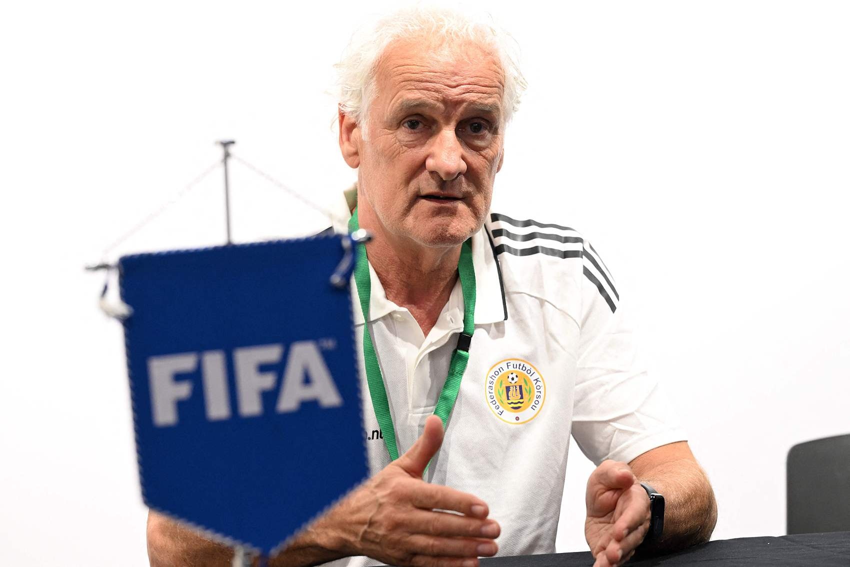 库拉索主帅：中国队一直保持良好体能，能出色执行战术且纪律严明