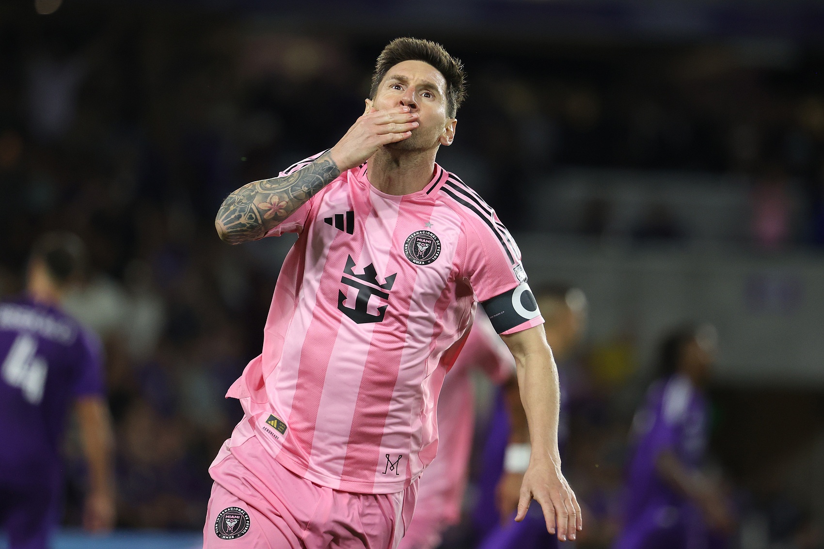 记者：梅西明天将替补出战，阿尔瓦雷斯和尼科·帕斯预计首发