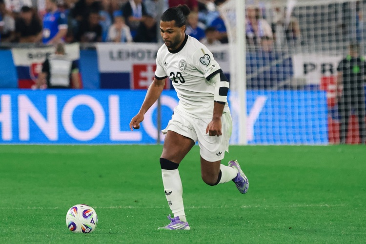 格纳布里:很高兴本赛季保持健康展现实力 在国家队我要以身作则