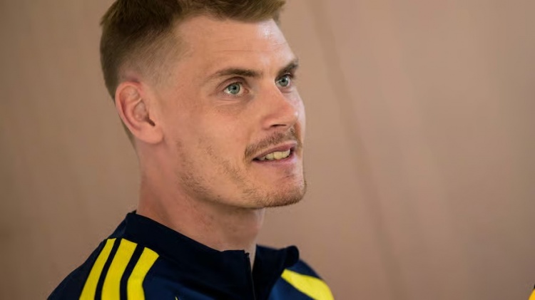 瑞典队官方：埃里克·史密斯因伤退出，无缘对阵波兰的附加赛决赛