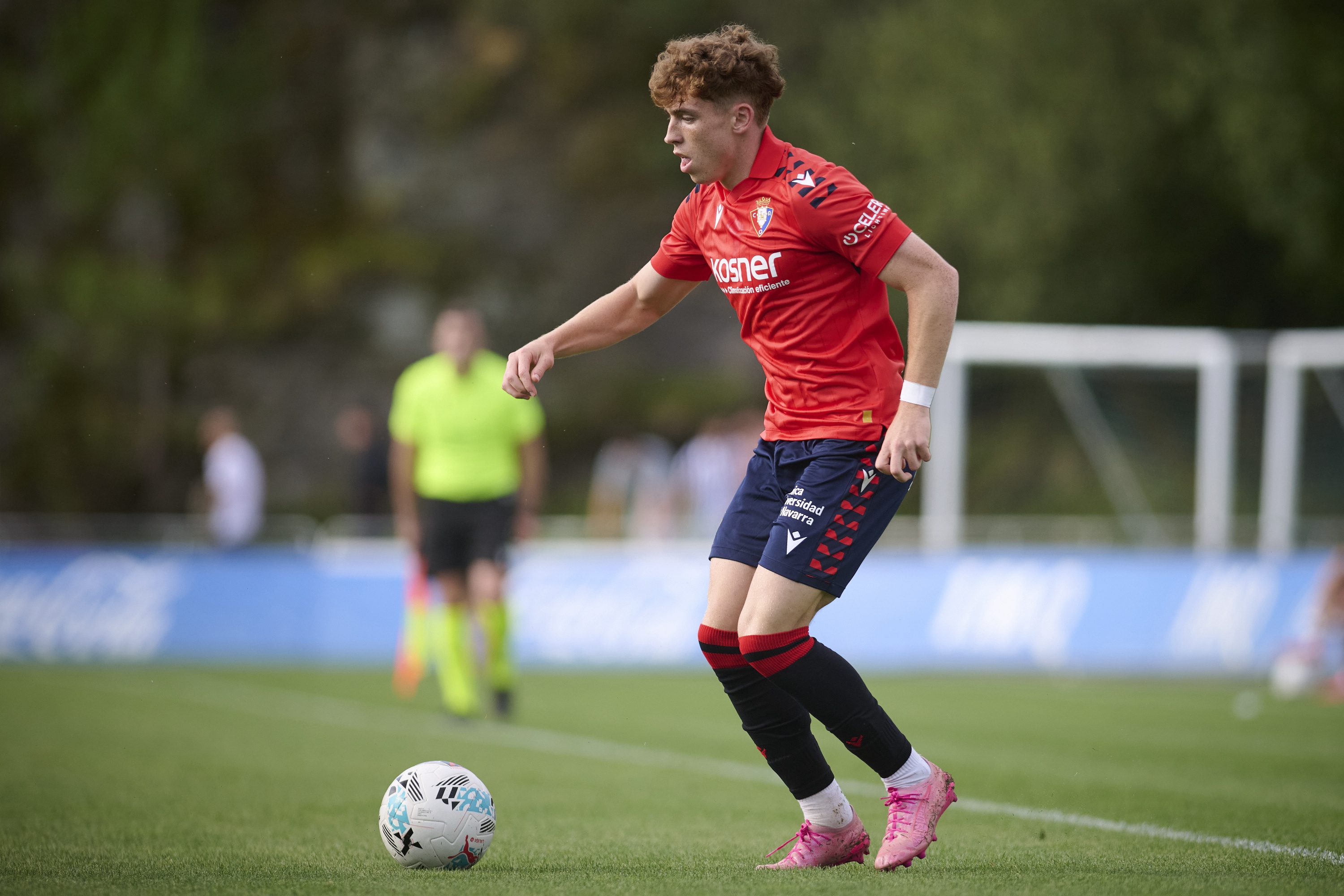 记者:巴萨对穆尼奥斯感兴趣,希望在皇马行使回购权之前签下球员