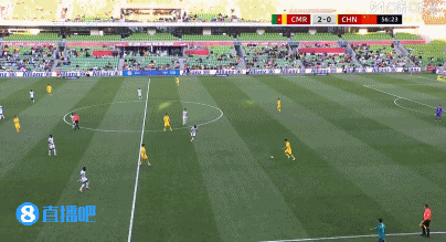 拜合拉木抢球引发喀麦隆教练组不满，喀麦隆主帅被红牌罚下！