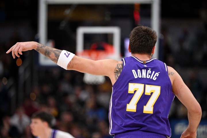 连续第3场40+&赛季第16场40+!东契奇爆砍42分5板12助2断0失误